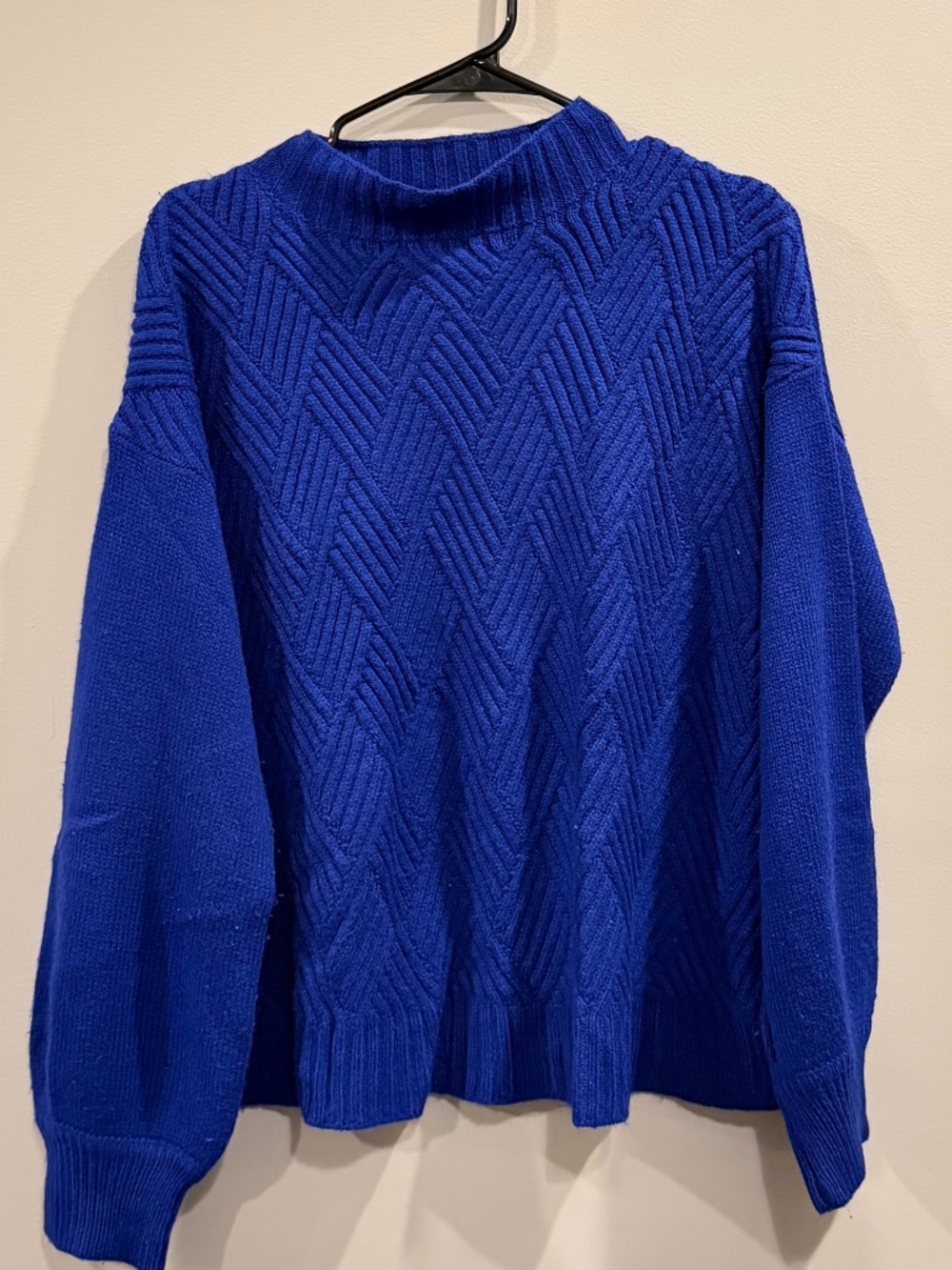 Sweater, Color: Royal blue. Size: M, Brand: Breakout